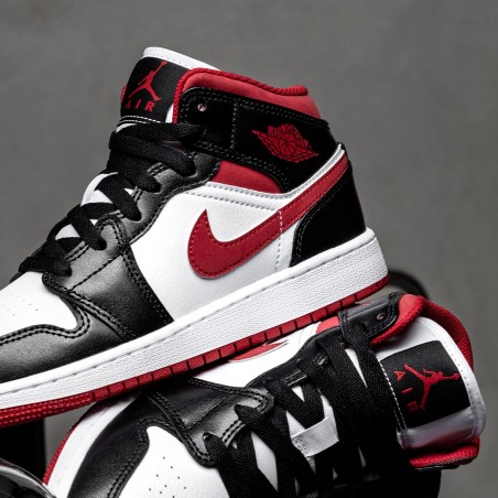 basket jordan femme noir et rouge
