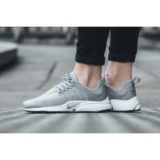 Baskets Nike presto gris...